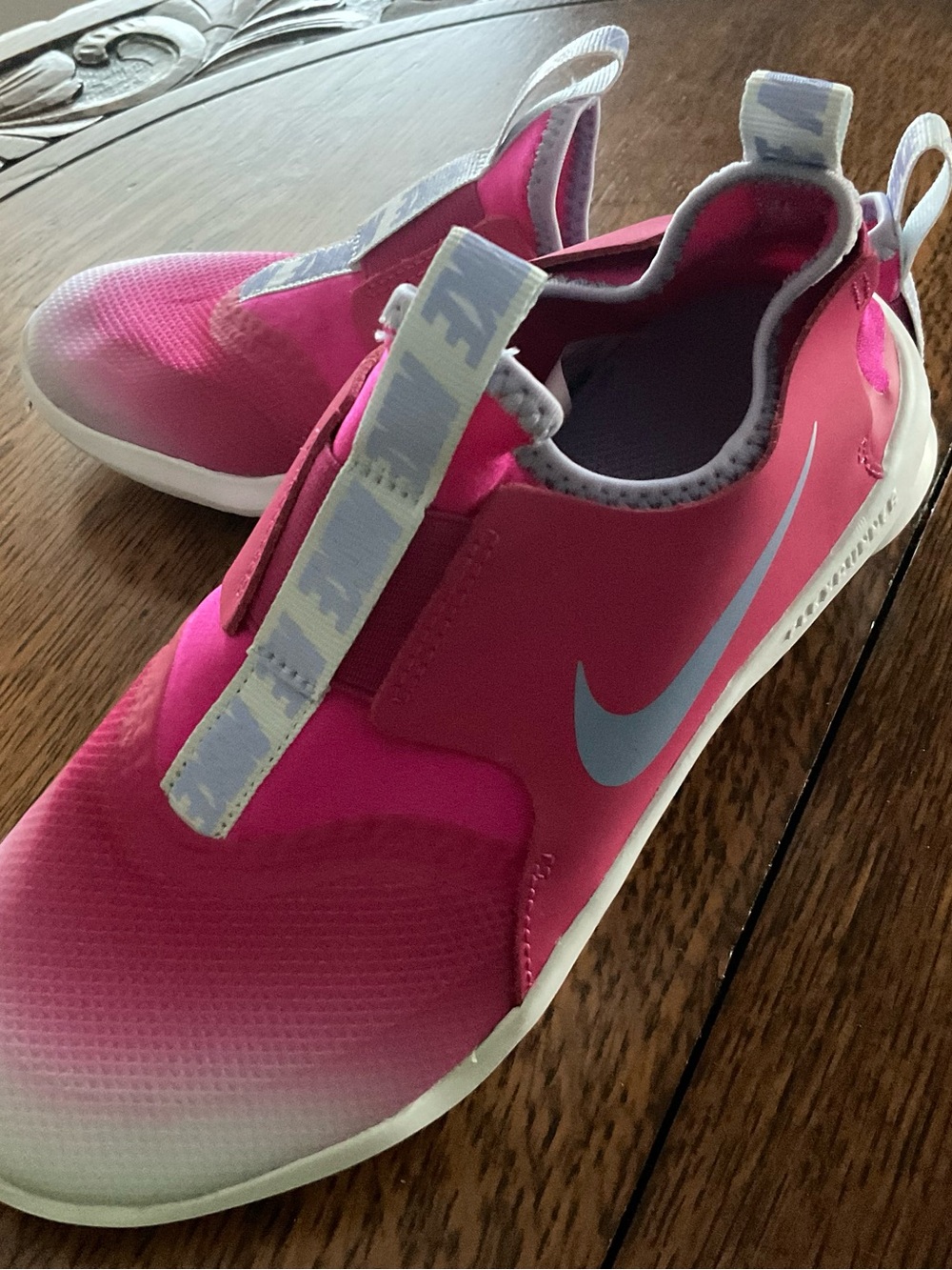 Nike flexrunners, sz 3 girls, new